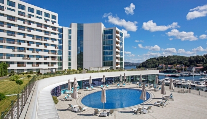 The Grand Tarabya Havuz Sezonunu Açtı